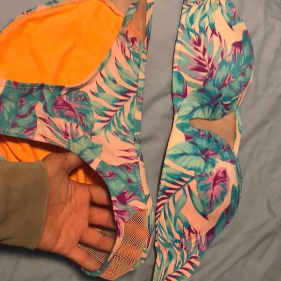 Bikini - Picture 2 of 5